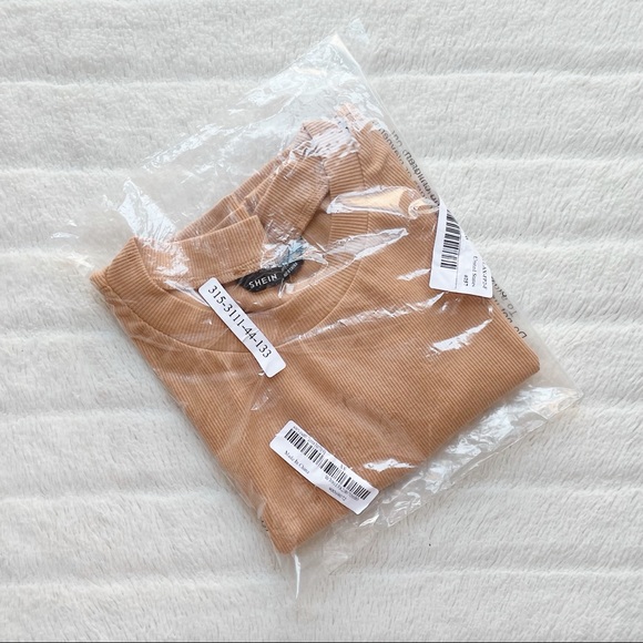 Apricot Ribbed Cropped Tee - Picture 3 of 6